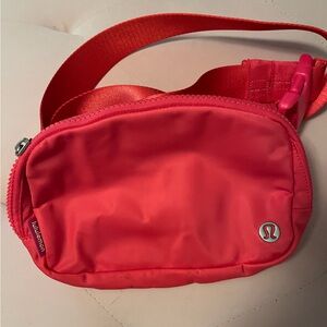 NWOT lululemon belt bag color Lip Gloss